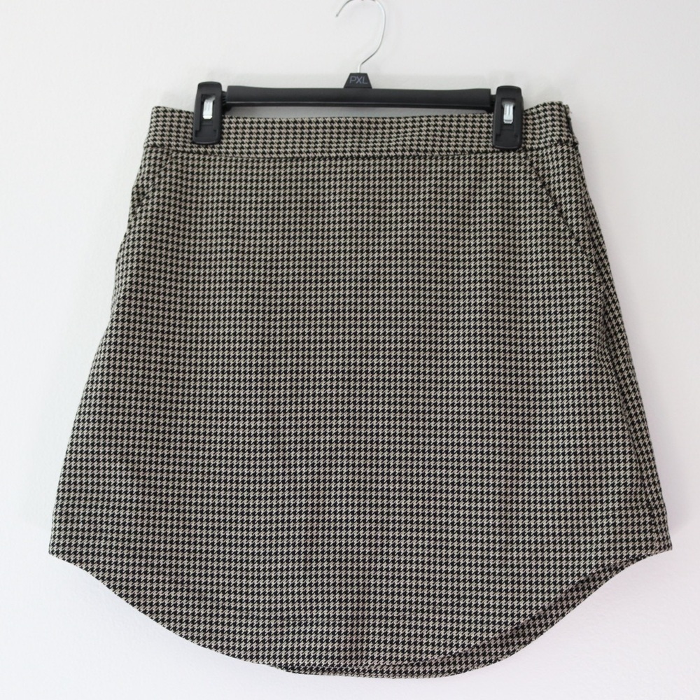 Express Classic Houndstooth Mini Skirt Timeless Tweed Look with Curved Hem Sz M